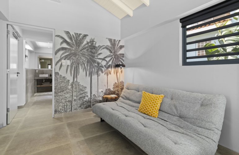 Exclusieve villa aan zee met privéstrand en infinity pool