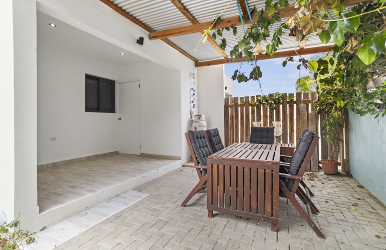 Pos Di Karaña 14 2 huizen op 1 perceel goed verhuurobject Pos Di Karaña 14 2 huizen op 1 perceel goed verhuurobject