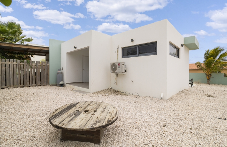 Pos Di Karaña 14 2 huizen op 1 perceel goed verhuurobject Pos Di Karaña 14 2 huizen op 1 perceel goed verhuurobject