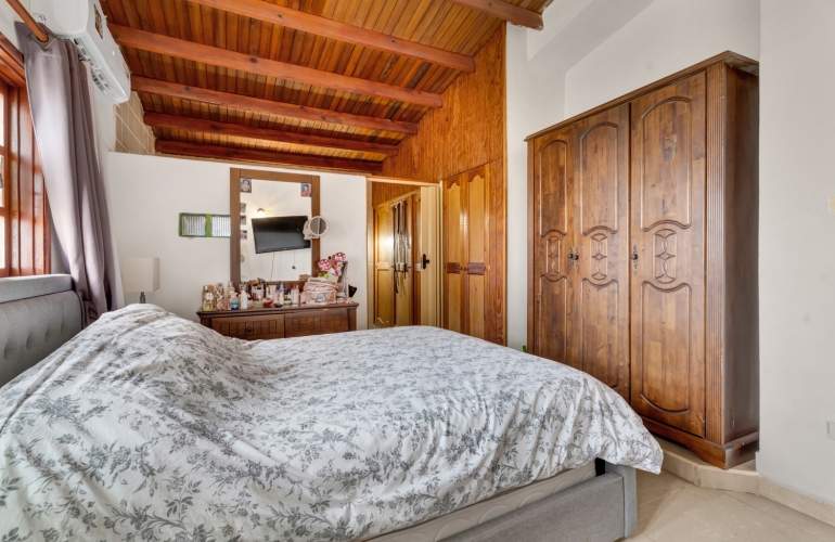 Authentic Bonairean Home with Separate Studio