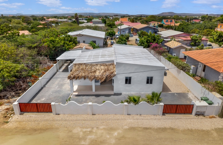 Spacious house with 3 bedrooms &amp; office
