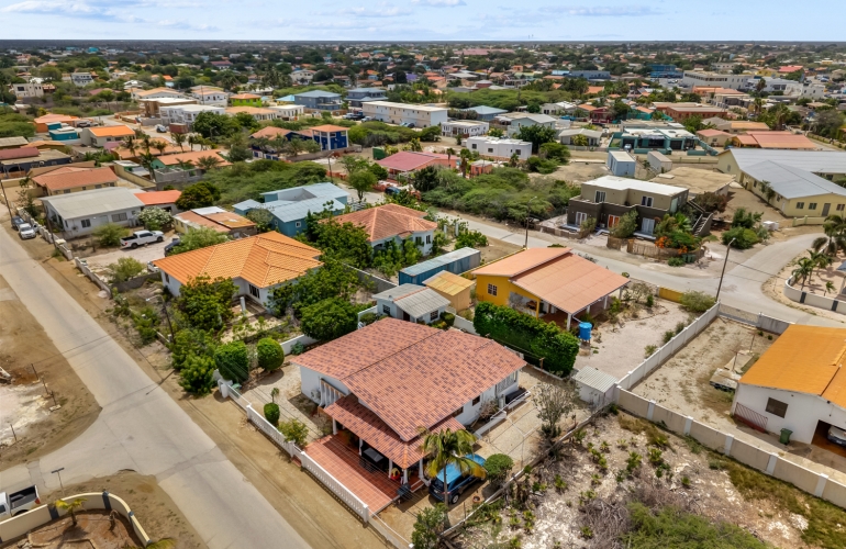 Authentic Bonairean Home with Separate Studio