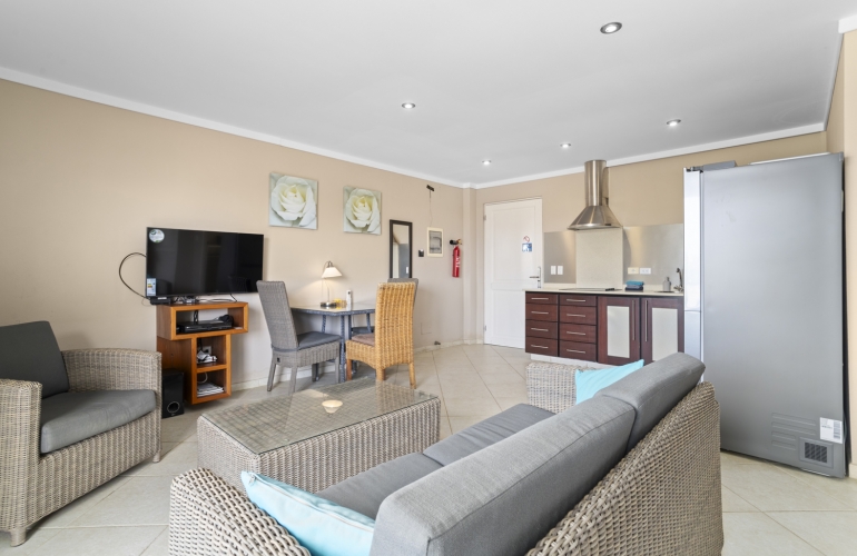 Den Laman Apartment Studio - Black Durgan