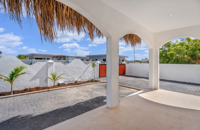 Spacious house with 3 bedrooms &amp; office