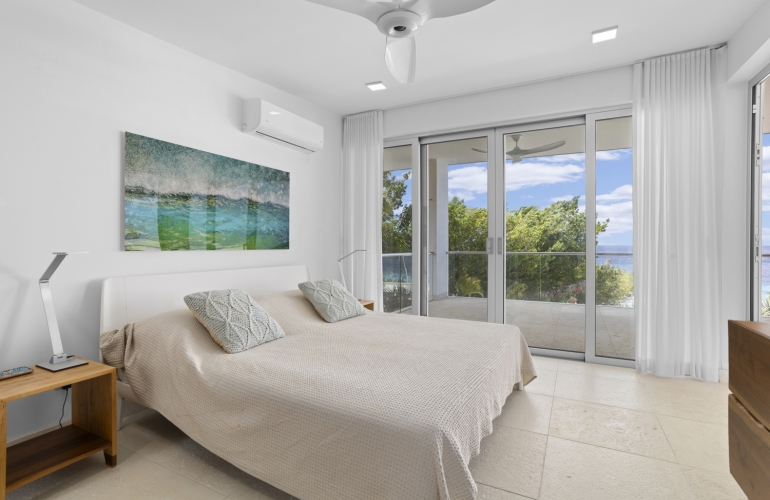 Sabadeco, Crown Keys 7 Ocean Front Villa