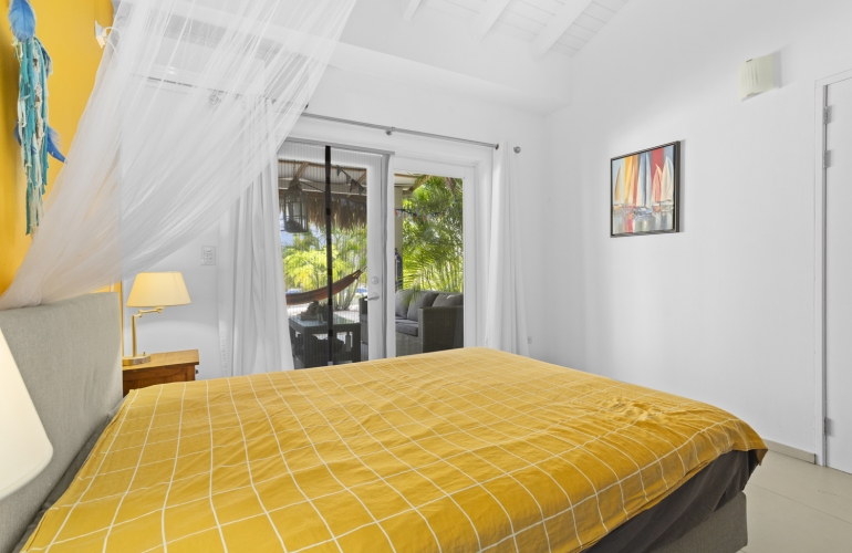 Villa with 3 apartments rental investment private pool &amp; tropical garden