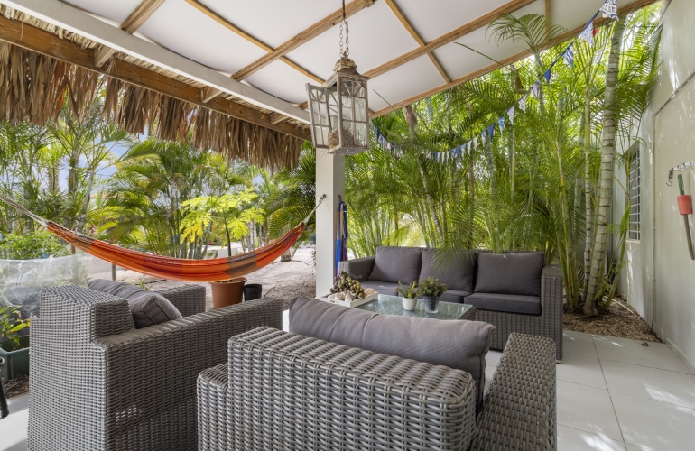 Villa with 3 apartments rental investment private pool &amp; tropical garden