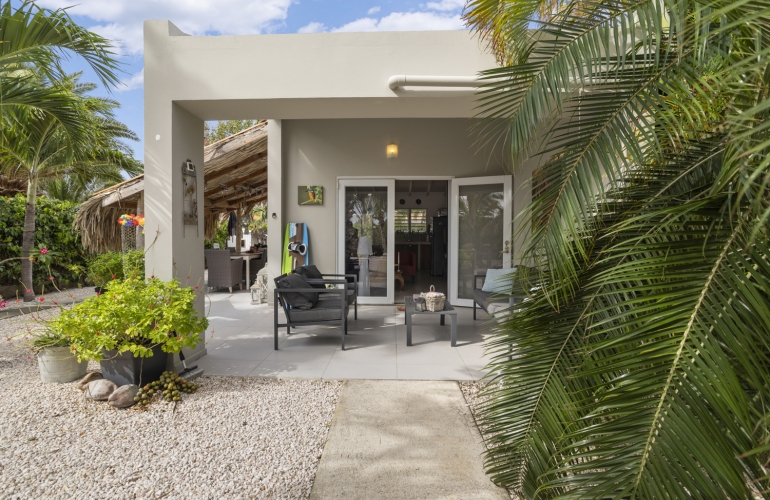 Villa with 3 apartments rental investment private pool &amp; tropical garden