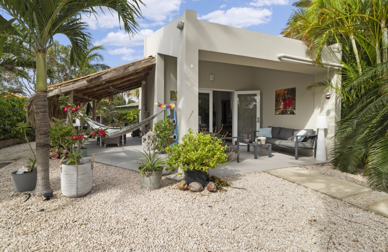 Villa with 3 apartments rental investment private pool &amp; tropical garden