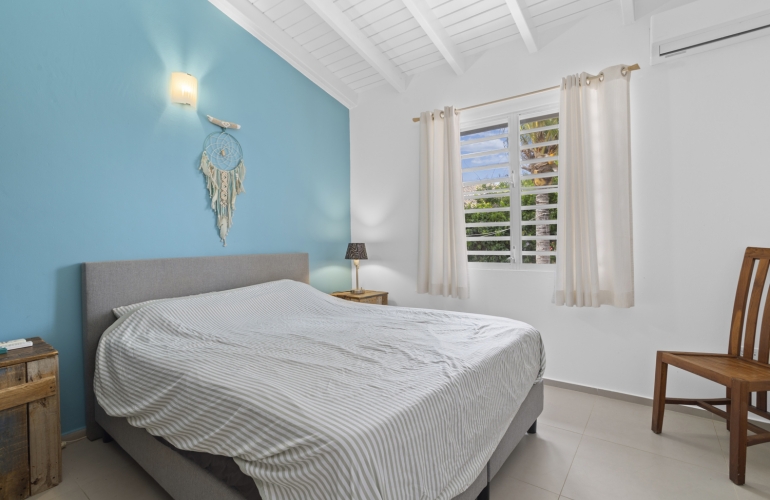 Villa with 3 apartments rental investment private pool &amp; tropical garden