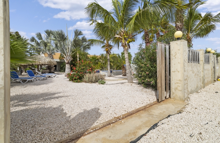 Villa with 3 apartments rental investment private pool &amp; tropical garden