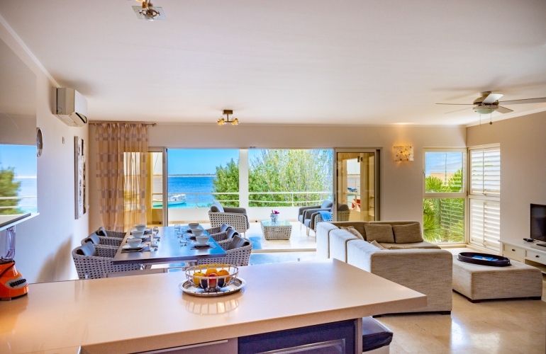 Seaside Suite # 3 Luxe  Oceanfront Apartment