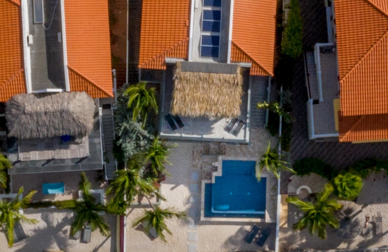 Exclusieve villa aan zee met privéstrand en infinity pool
