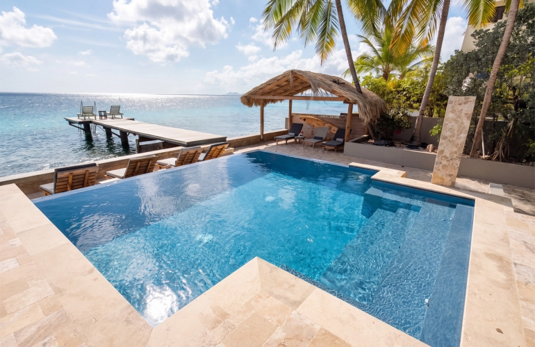  Exclusive Oceanfront Villa with Private Beach &amp; Infinity Pool
