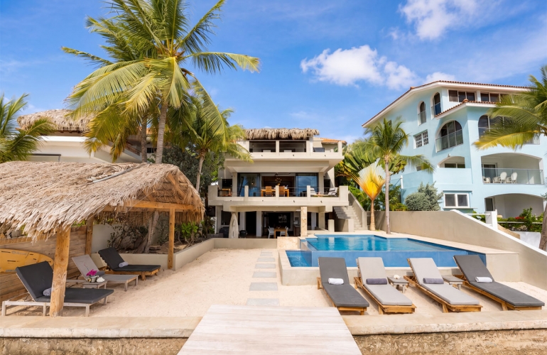  Exclusive Oceanfront Villa with Private Beach &amp; Infinity Pool
