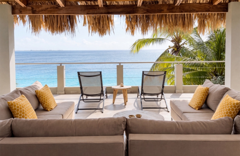  Exclusive Oceanfront Villa with Private Beach &amp; Infinity Pool