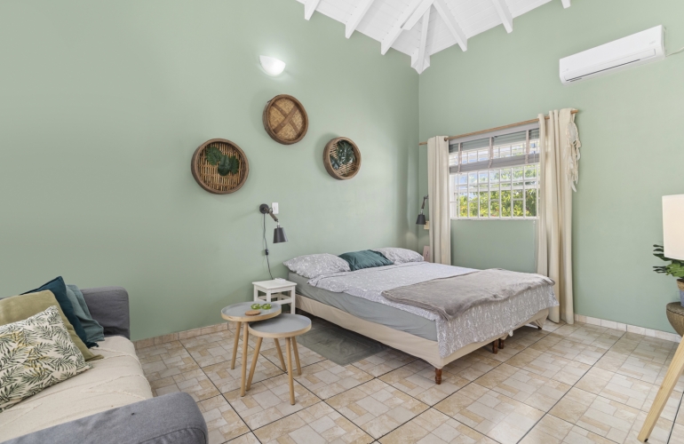 LAGOEN HILL 50 House &amp; Studio Rental investment