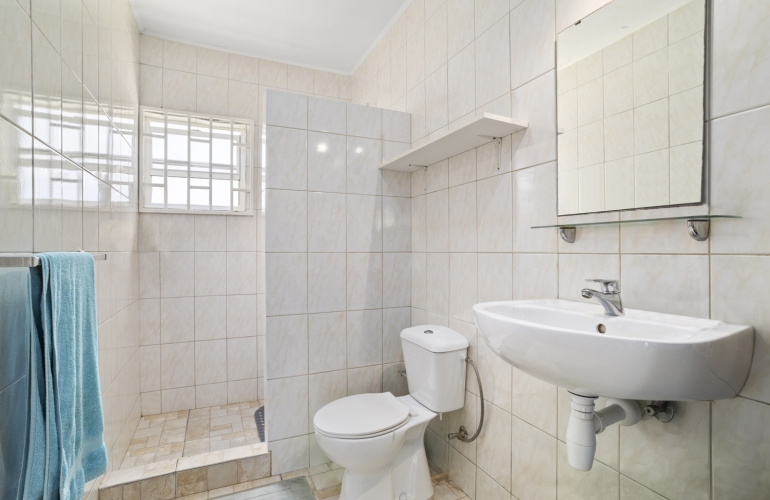 LAGOEN HILL 50 House &amp; Studio Rental investment