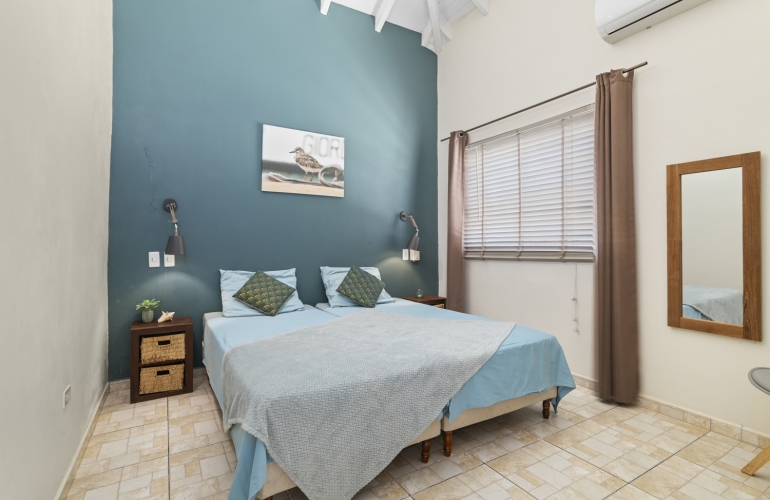 LAGOEN HILL 50 House &amp; Studio Rental investment