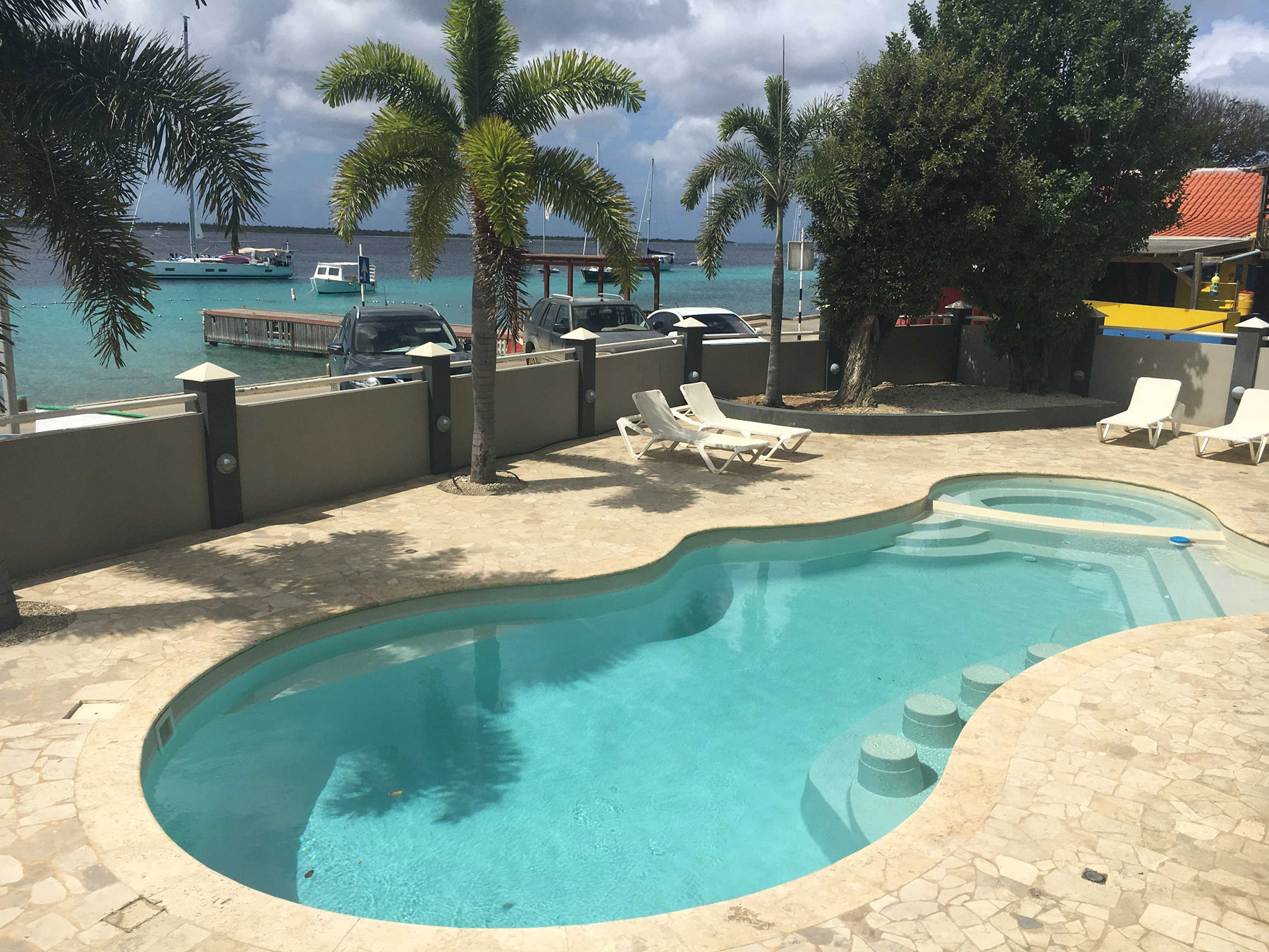 Seaside Suite 3 Oceanfront App. ( US 895,000, Apartment, Kralendijk